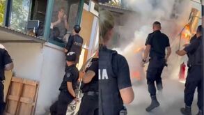 Hombre protestando antes y después de prender el fuego