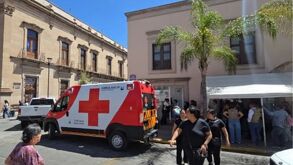 Ambulancia arribando al Banco del Bienestar