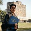 Joven estudiante con su Pase Reglamentado UNAM 2026