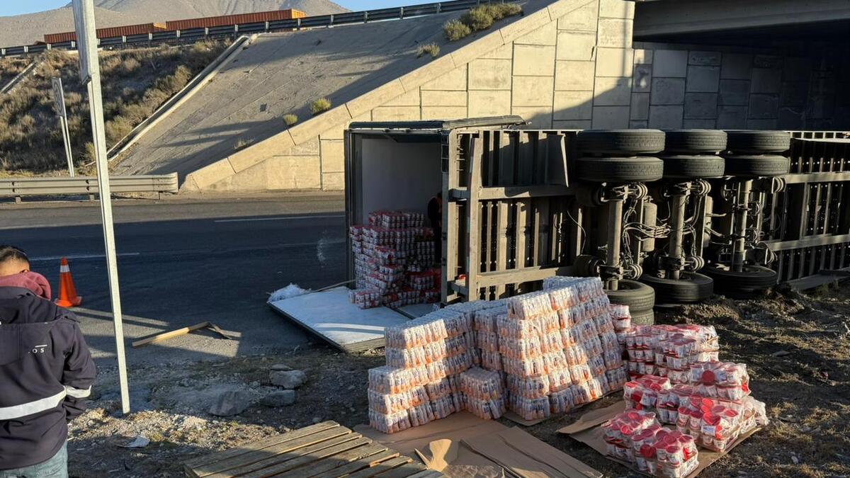 Accidente en Saltillo–Monterrey genera filas kilométricas tras volcadura y choques múltiples en la madrugada