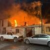 Un incendio consumió una vivienda en la colonia Zaragoza; el fuego habría iniciado por un cortocircuito. Dos cachorros fueron rescatados.