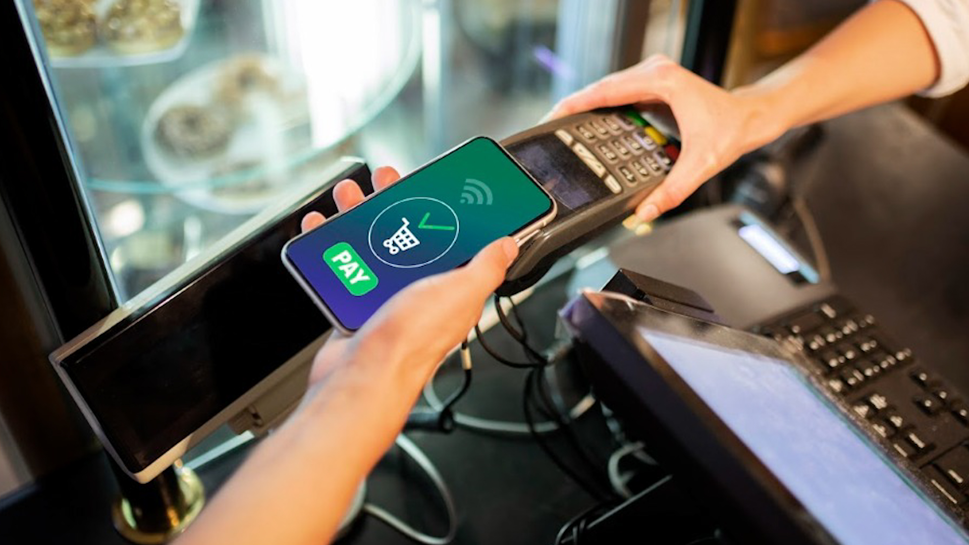 Conoce el plan anunciado en la Convención Bancaria para eliminar el uso de efectivo en gasolineras y casetas de cobro en México hacia finales de 2026.