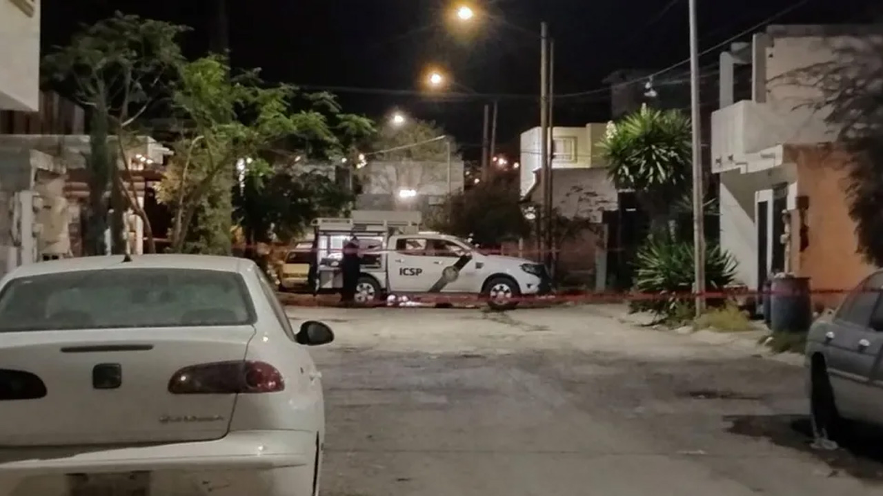 Un ataque a balazos en la colonia Valle de Lincoln, en García, Nuevo León, dejó un joven muerto y un hombre herido.