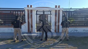 Las autoridades aseguraron equipo táctico y droga