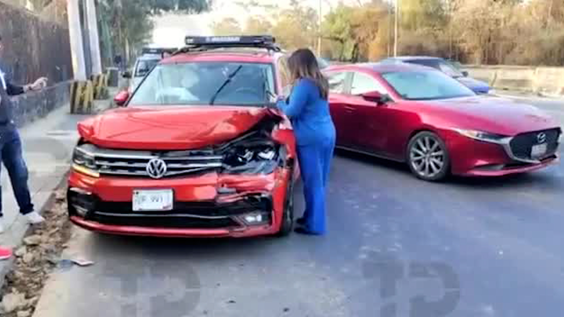 Cinco vehículos particulares se impactaron por la obstrucción de un carril. En espera de aseguradoras.