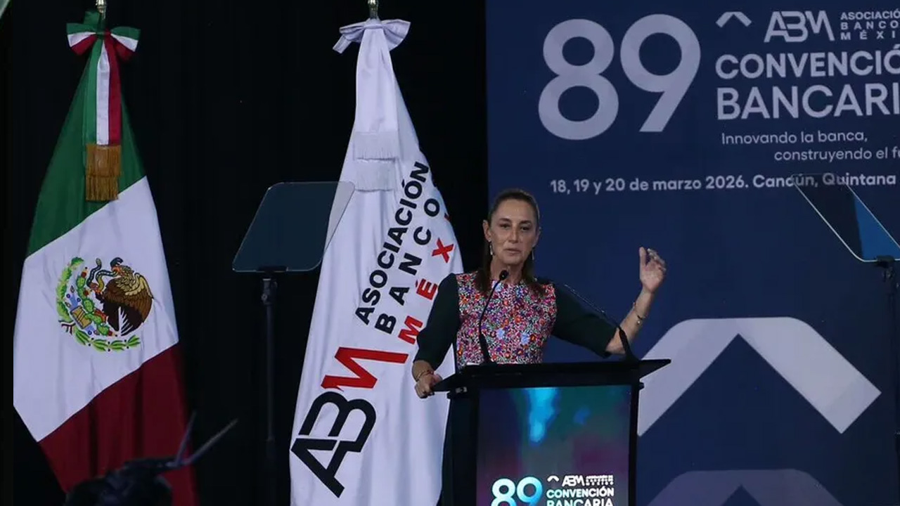 Claudia Sheinbaum informó que la banca en México se comprometió a elevar el crédito del 38% al 45% del PIB hacia 2030.