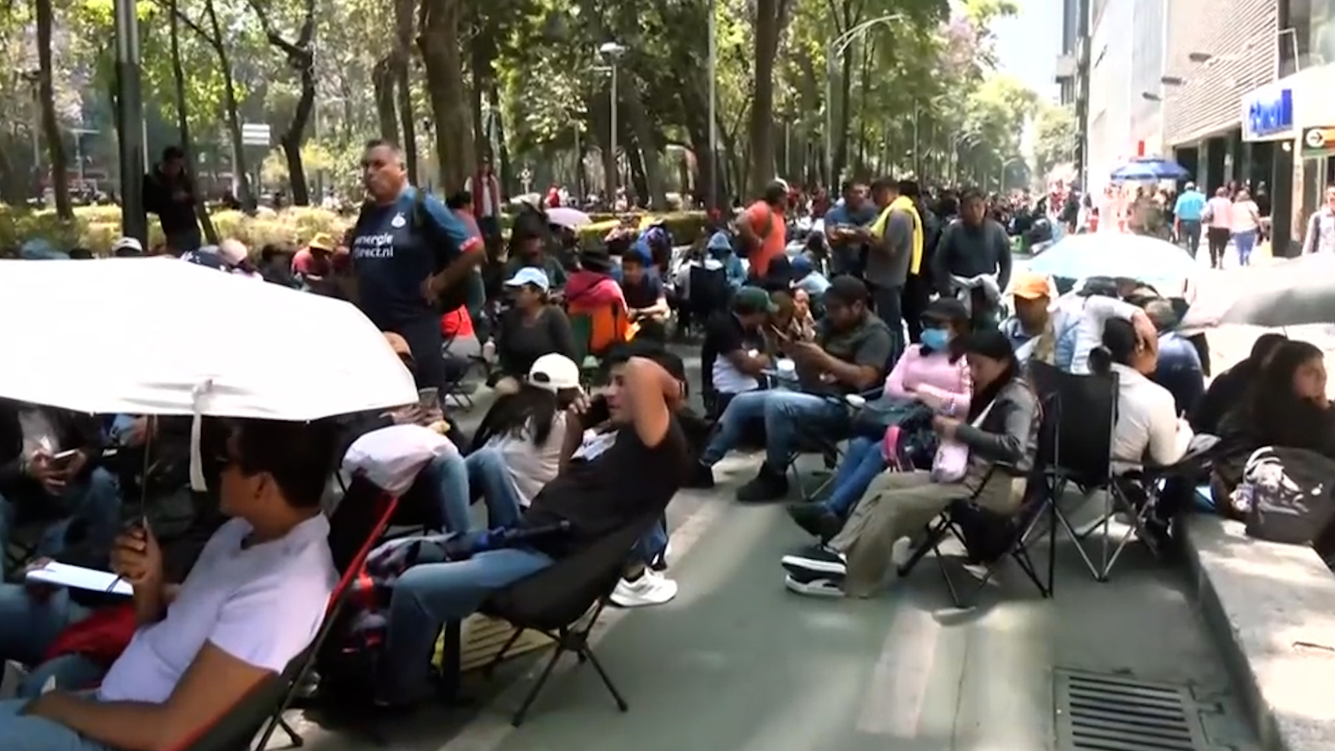 Integrantes de la CNTE amenazan con boicotear sedes del Mundial 2026 si el Gobierno federal no atiende sus peticiones sobre pensiones y la Ley del ISSSTE.