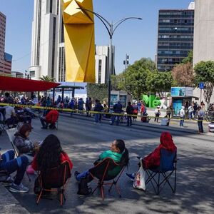 Maestros de la CNTE bloquean Paseo de la Reforma