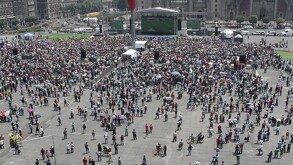 Aficionados se reúnen en el Zócalo de la CdMx para ver un partido de la Selección Nacional