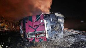 Un tren de 22 vagones sufre en aparatoso descarrilamiento en Colima