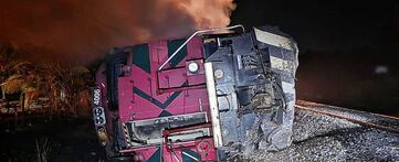 Un tren de 22 vagones sufre en aparatoso descarrilamiento en Colima