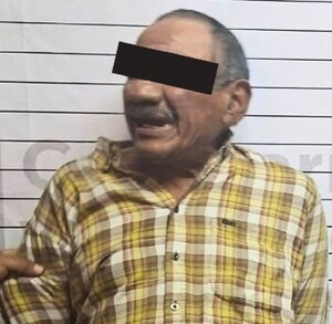 Para su mala fortuna, el adulto mayor fue observado por elementos de la Policía Preventiva Municipal cuando perpetraba el robo de la serie con 10 focos.