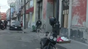 Mujer es asesinada a balazos tras un presunto ataque directo en calles de la colonia Centro, alcaldía Cuauhtémoc.