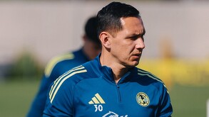 Rodolfo Cota, portero del América durante el entrenamiento.