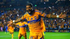 Rodrigo Aguirre celebrando su gol con Tigres ante Cincinnati.