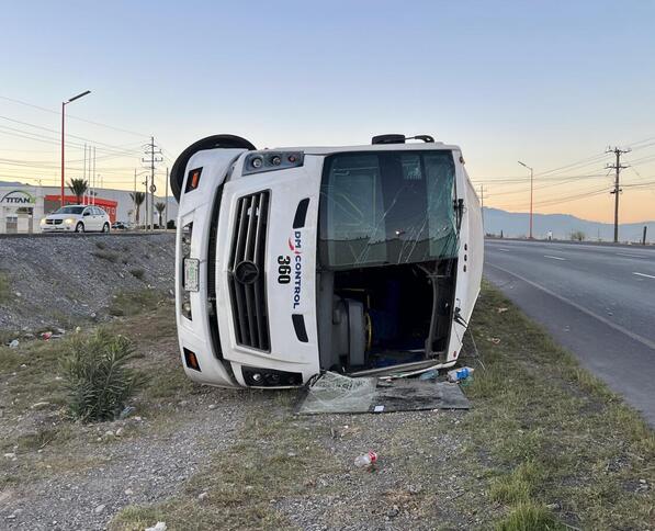 Los tres lesionados fueron ingresados a un hospital Muguerza, mientras que el resto de los pasajeros no requirió traslado.