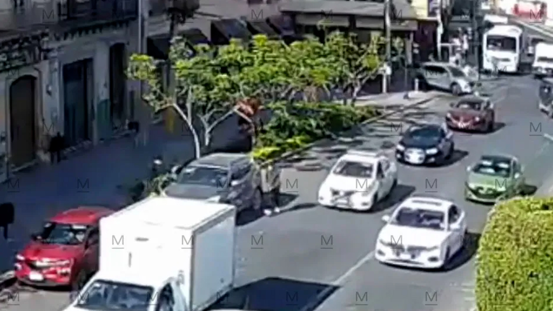 Telediario confirmó que el elemento quien está plenamente identificado fue puesto a disposición de la Fiscalía General del Estado.