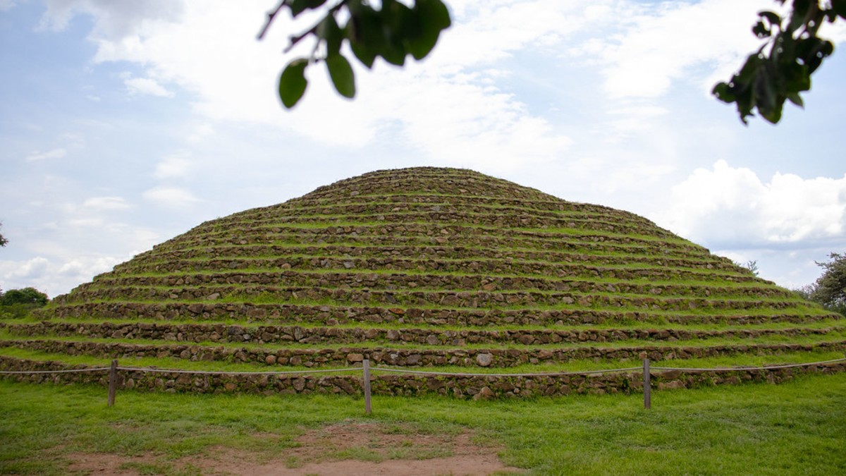 Visitantes participan en rituales durante el equinoccio en Guachimontones.