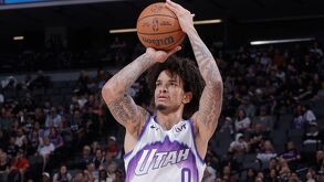 Andersson García jugando con el Utah Jazz.