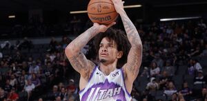 Andersson García jugando con el Utah Jazz.