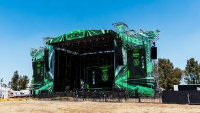 escenario del festival resuena dos equis en el foro cholula