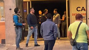 agentes de la fiscalía de puebla catean una agencia de autos por fraude