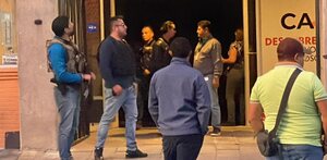 agentes de la fiscalía de puebla catean una agencia de autos por fraude