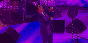 Cristian Castro cantando