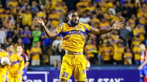 Joaquim Pereira festejando un gol en el partido de Tigres vs Cincinnati.