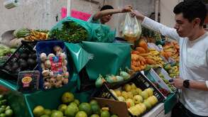 Locatarios del Estado de México han reportado el incremento en los precios de la canasta básica en los últimos meses.