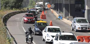Tráfico por obras en la autopista México-Puebla.