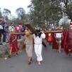 Representación de Jesús en viacrucis en Tonalá