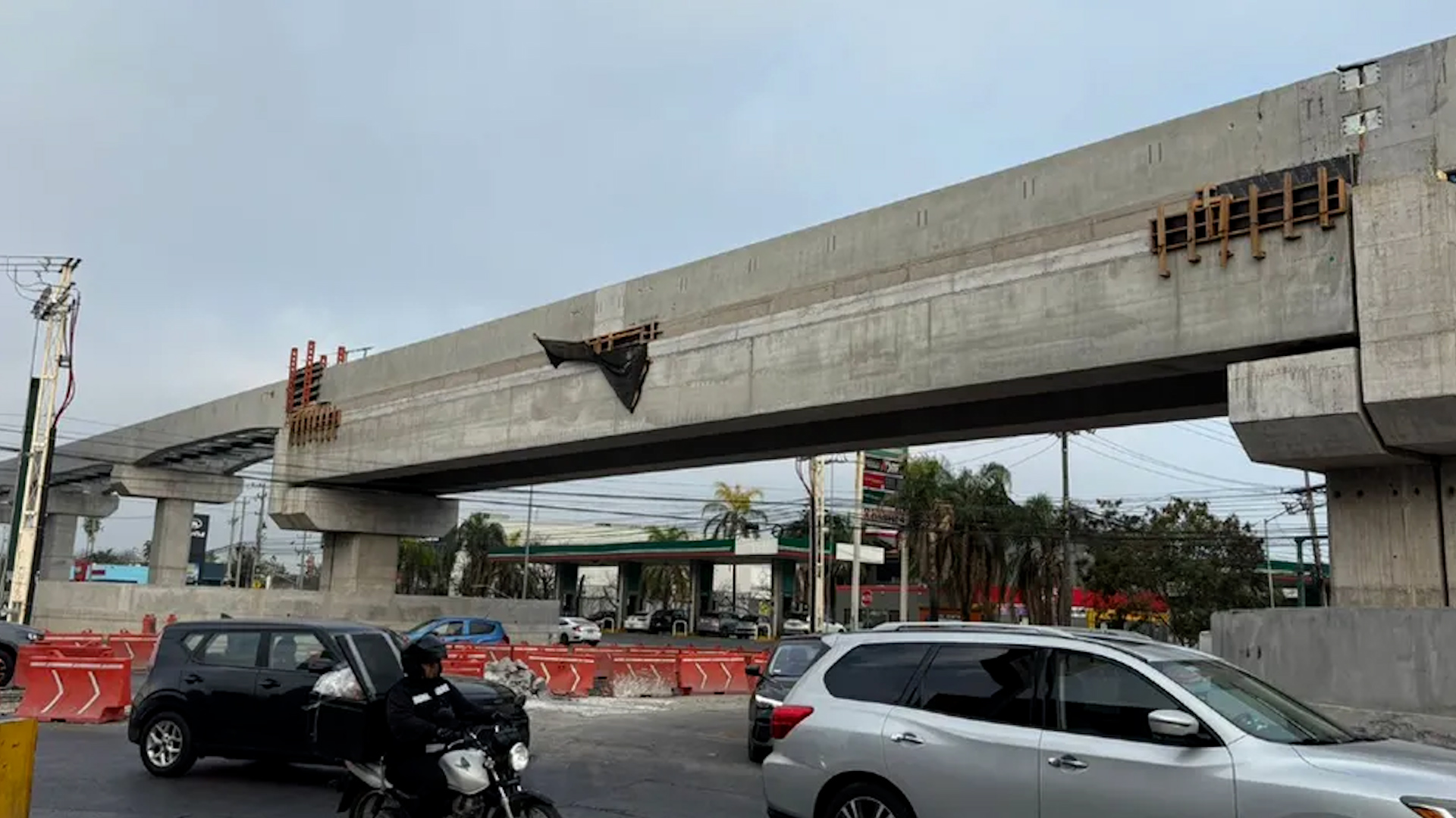 Durante un par de horas la vialidad será afectada con el cierre de carriles en contraflujo.