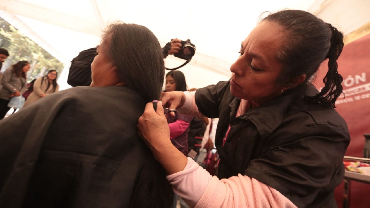 Cortan cabello a mujeres en el Trenzatón 2026 en Edomex