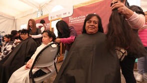 Mujeres donan cabello en Trenzatón 2026 en Edomex