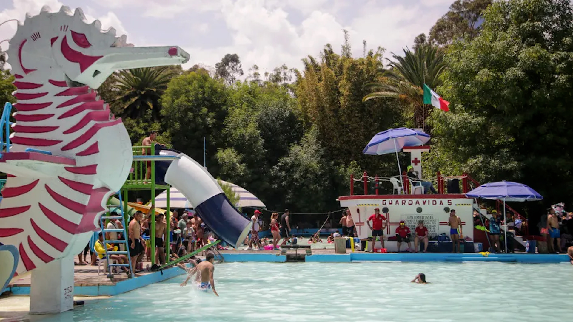 En Semana Santa el clima caluroso predominará en el Área Metropolitana de Monterrey, por lo que las familias regiomontanas buscan como refrescarse.