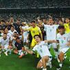 Jugadores de la Selección de Irak celebrando el pase al repechaje.