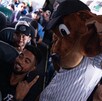 Mascota oficial de Sultanes de Monterrey en el avión previo al partido ante San Francisco.