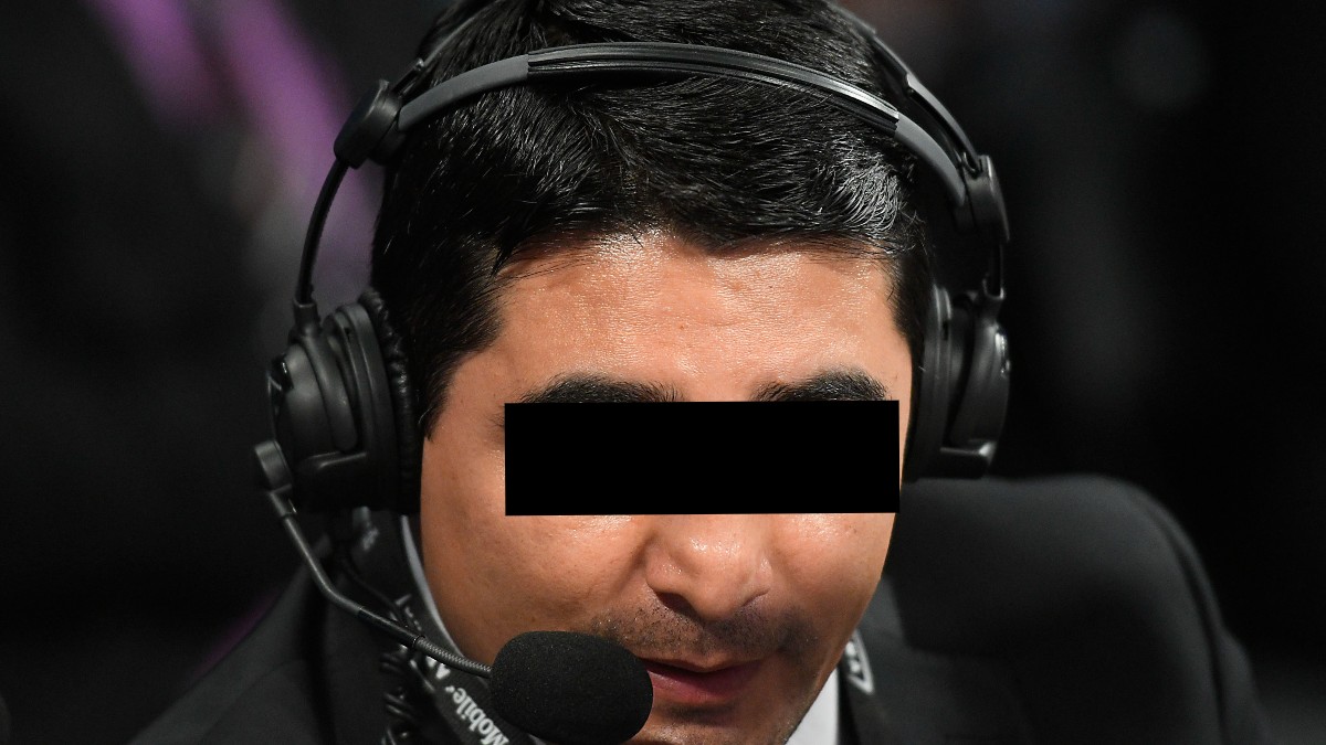 Erick Morales durante una transmisión de boxeo.