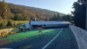 Tráiler vuelca en la México Cuernavaca hoy 23 de marzo