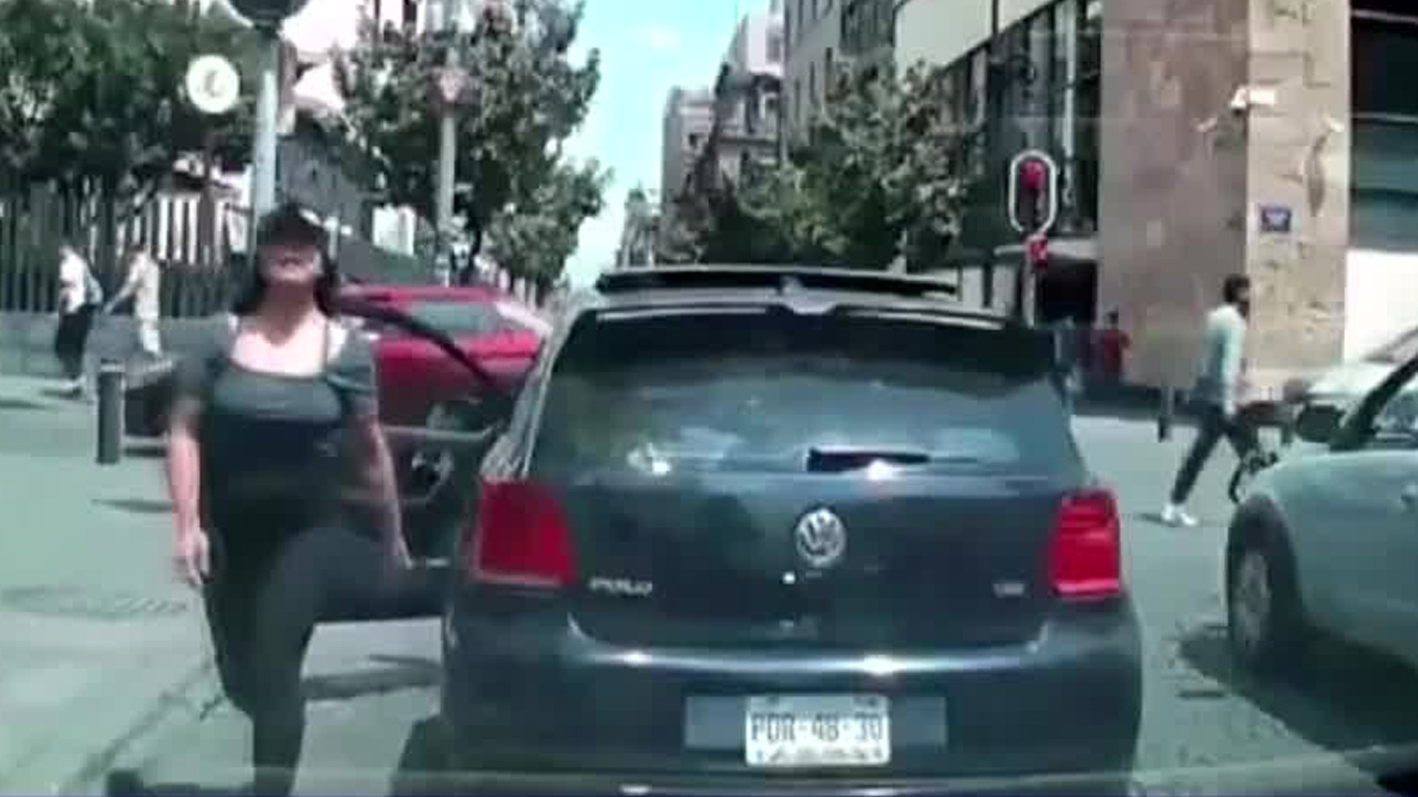 Un video difundido en redes sociales muestra a presuntos 'montachoques' operando en calles del Centro de la Ciudad de México.