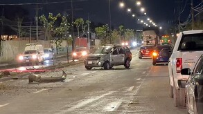 Un conductor ebrio y a exceso de velocidad provoca un aparatoso accidente vial en Tlaquepaque