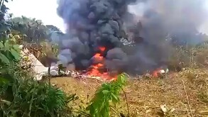 Avión militar con 110 soldados a bordo se estrella en selva amazónica de Colombia