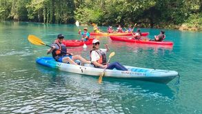 personas practicando kayak en el río atoyac en cordoba veracruz