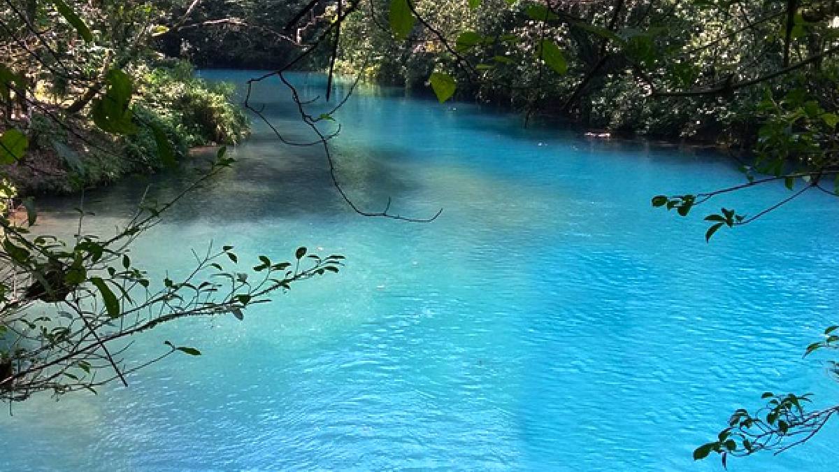 agua color turquesa del río atoyac en córdoba veracruz