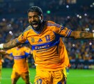 Rodrigo Aguirre celebrando su gol con Tigres ante Cincinnati.