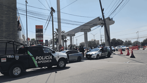 Un trabajador de la Línea 6 fue embestido por un auto en la Av. Miguel Alemán, Apodaca.