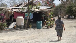 Ejidatarios en Nuevo León que sufren por exceso de agua.