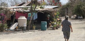 Ejidatarios en Nuevo León que sufren por exceso de agua.