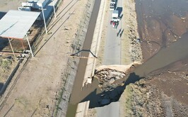 Socavón en Matamoros en donde cayó y murió un motociclista.